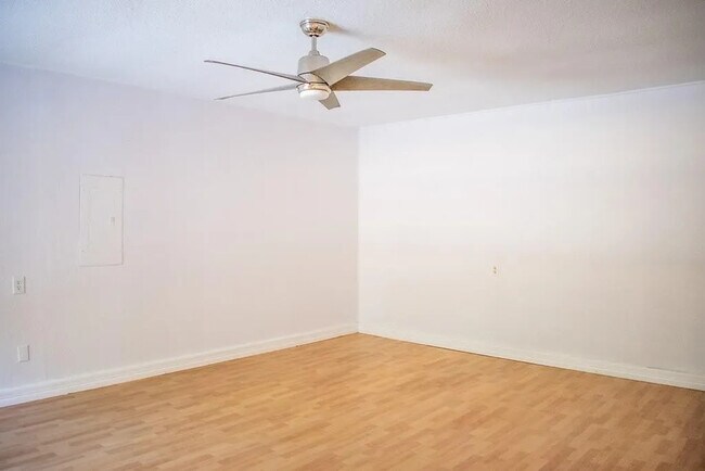 bedroom 3 - 6736 Starnes Rd