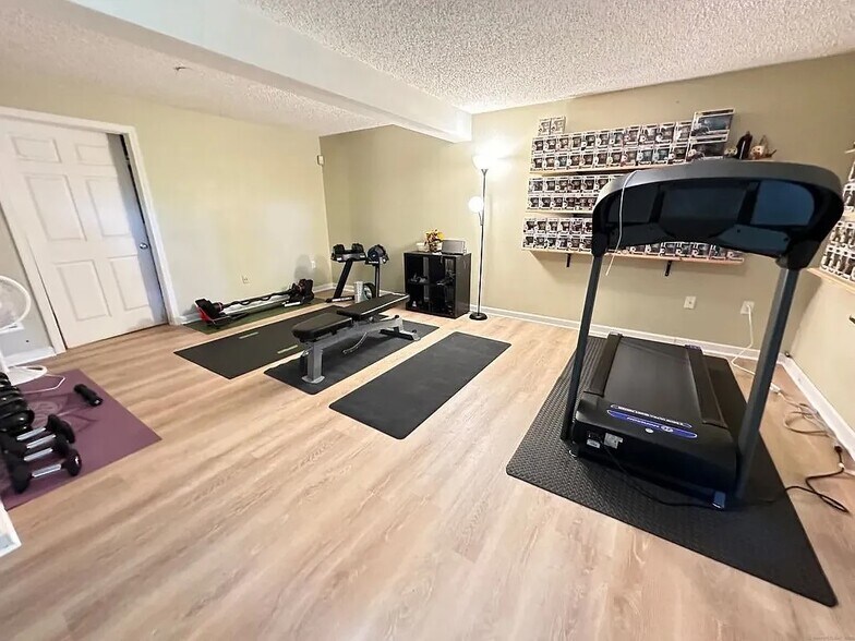 Building Photo - 675 Townsend Ave