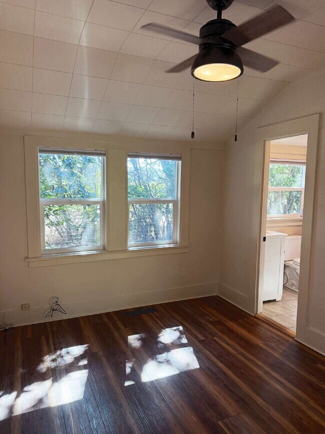 Building Photo - Spacious Two-Story Ranch Home Near Sonoma
