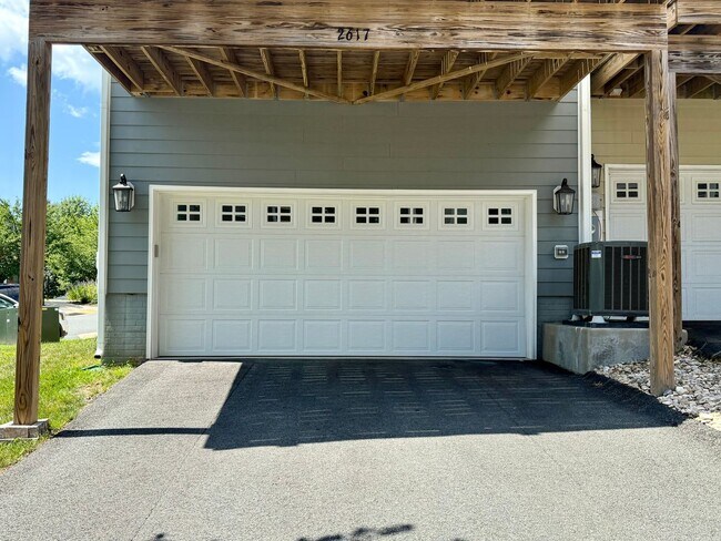 Building Photo - 2617 Avinity Pl