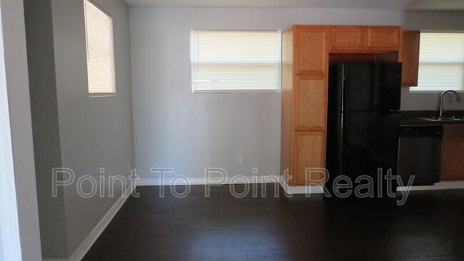 Building Photo - 1647 Dibble Cir W