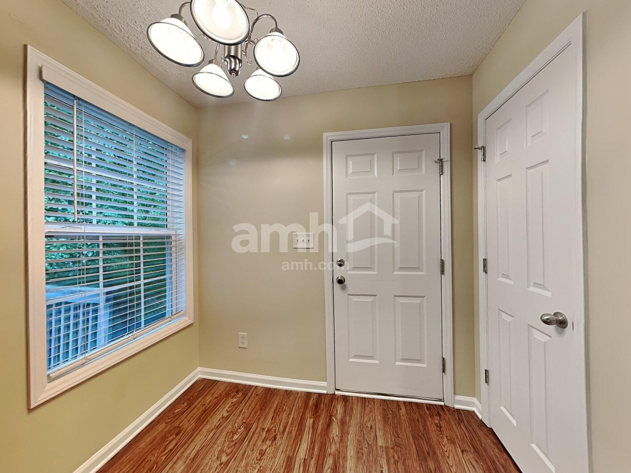 Building Photo - 803 Woodgreen Dr
