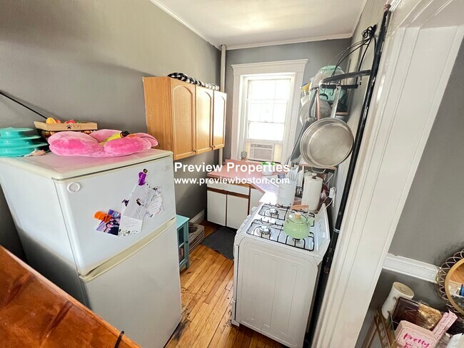 Building Photo - 1572 Commonwealth Ave