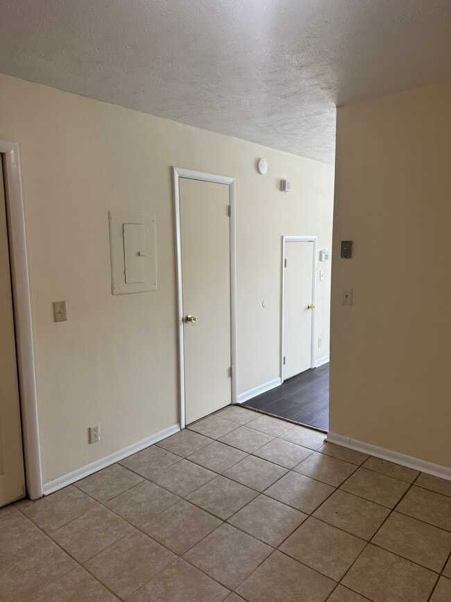 Building Photo - 1310 Ewing Creek Dr