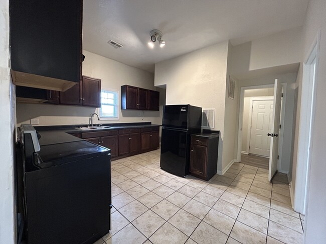 Building Photo - 4100 Highland Ave