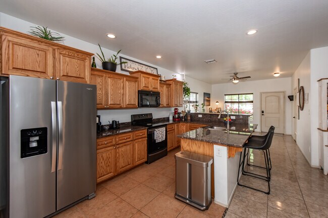 Building Photo - 4540 Jojoba Ave