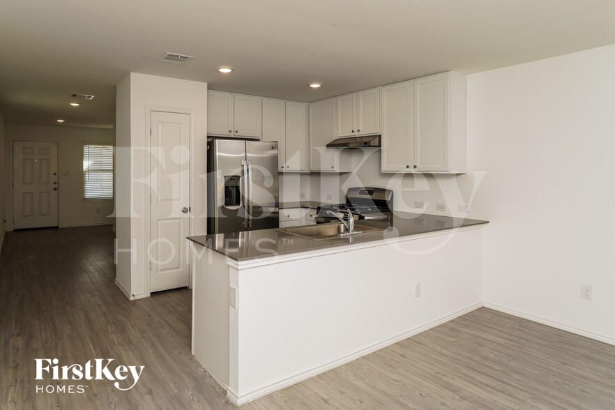 Building Photo - 5163 Fowler Crst