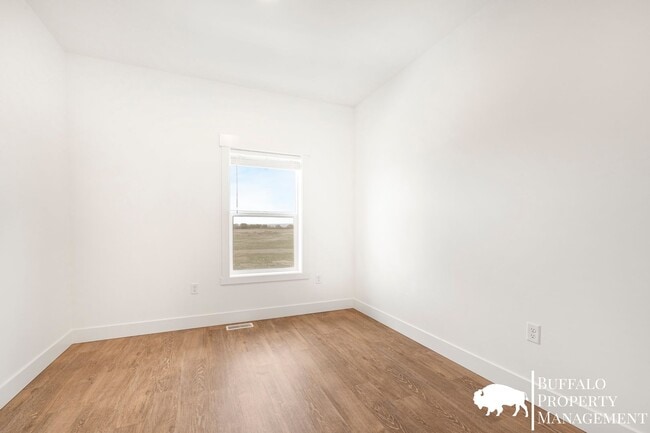 Building Photo - Beautiful brand new luxury 3 Bedroom 2.5 B...