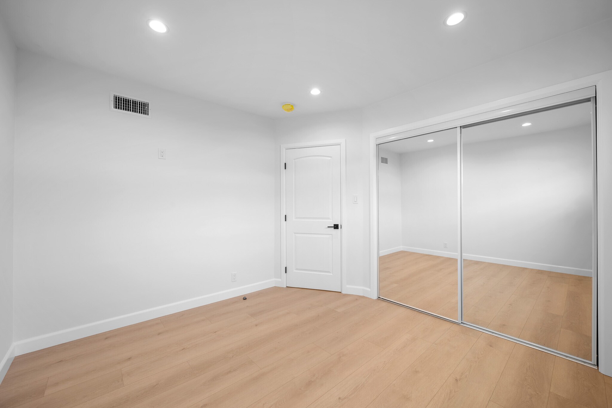 Building Photo - 16057 Knapp St