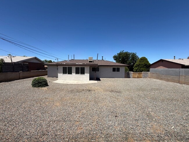 Building Photo - Updated 3 Bedroom Single Story Home Available Near Eubank Blvd NE & Constitution Ave NE!