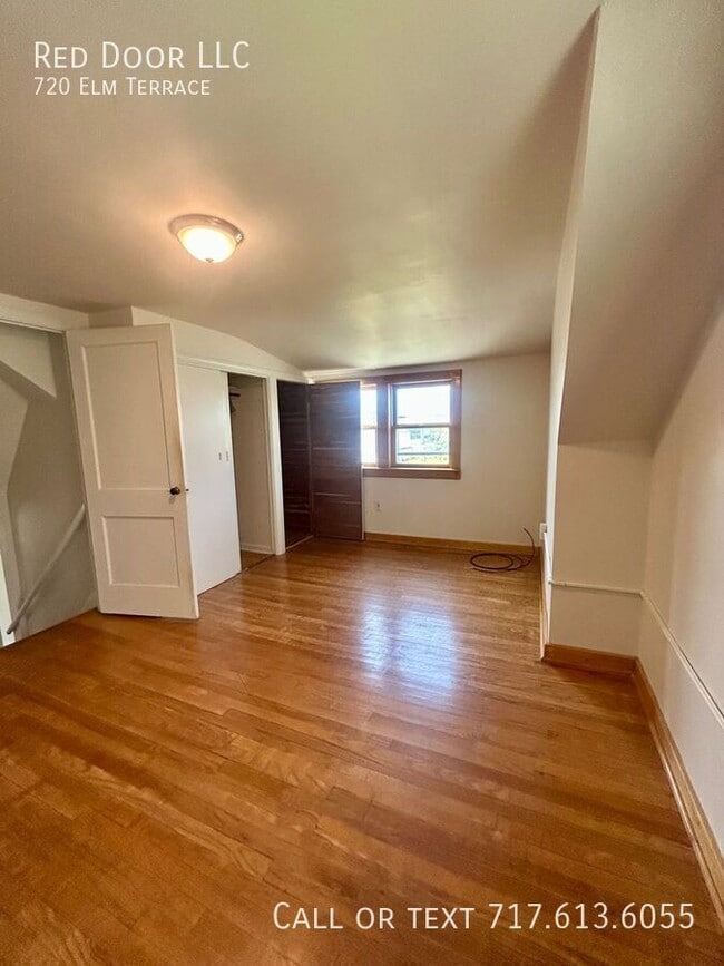 Building Photo - 720 Elm Terrace