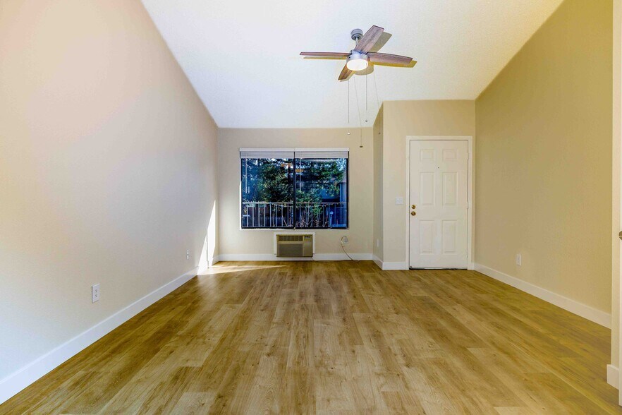 2BR, 1BA Living Room - Creekside Village Apartments