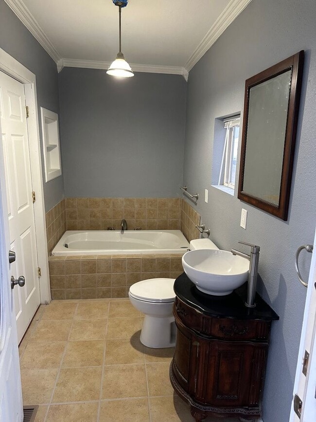 Building Photo - Charming Completely Remodeled Home!