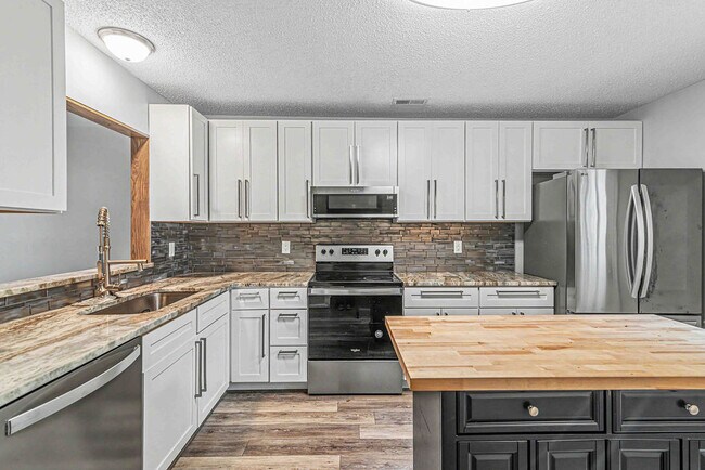 Building Photo - 103 Meadowbrook Ln