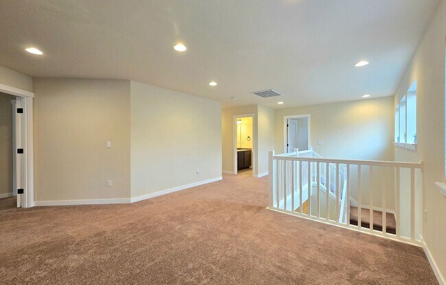 Building Photo - 4 Bedroom Home in Lake Stevens Now Available!
