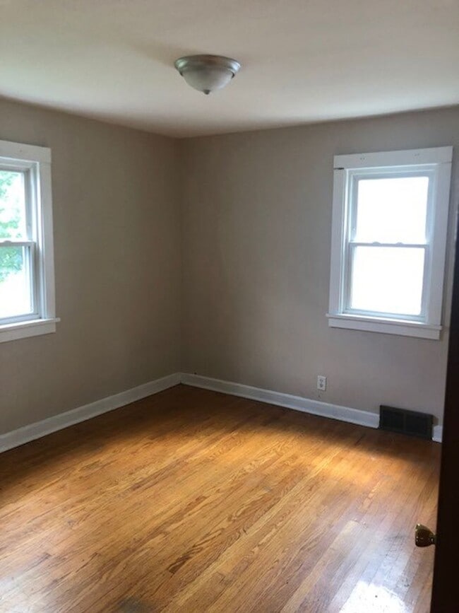 Building Photo - 2 Bedroom NE Canton House for Rent with Large Basement