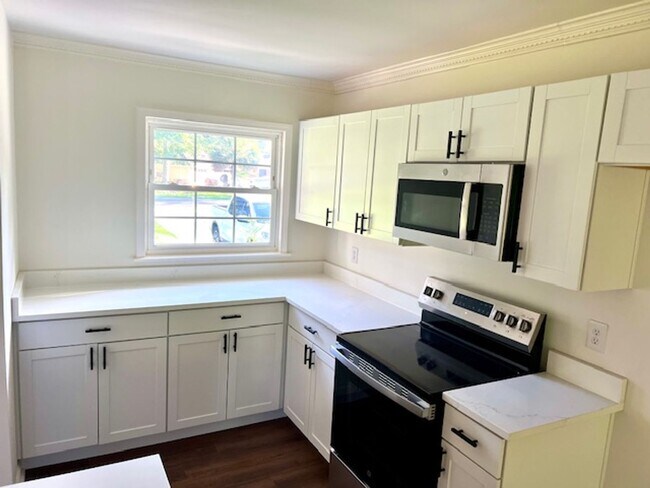 Building Photo - 4113 Canal Cir E