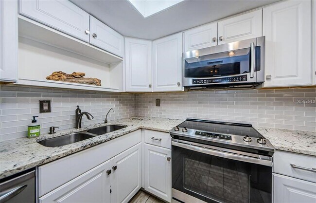 Building Photo - 2739 Sherbrooke Ln