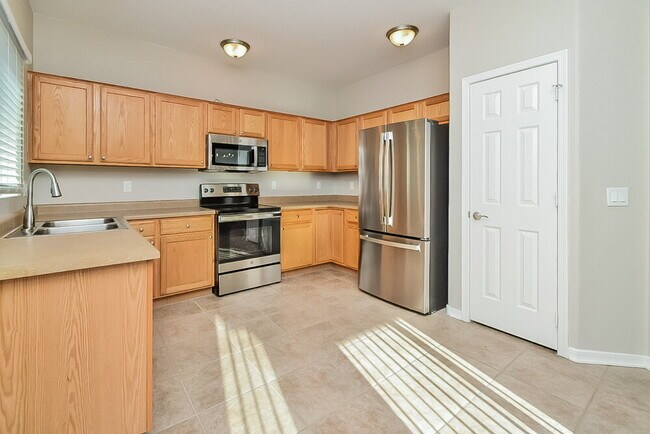 Building Photo - 122 E Camino Limon Verde