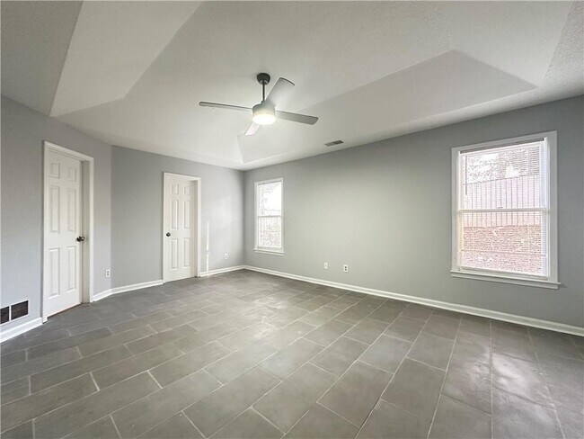 Building Photo - 510 Heathgate Dr SW