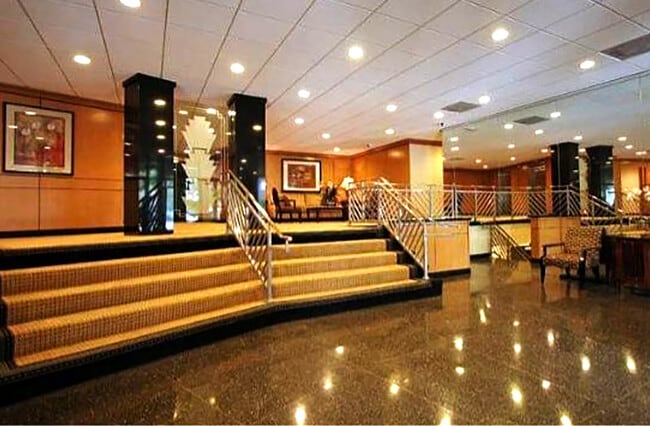 Lobby - 100 S Doheny Dr