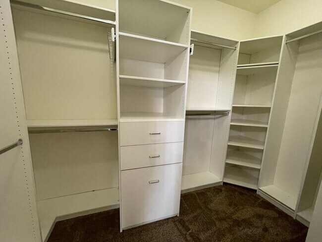 Building Photo - Beautiful Single Story Home in Gated Commu...