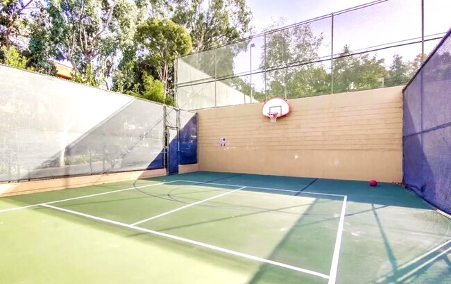 Building Photo - ****MOVE-IN SPECIAL: $500 OFF SECOND MONTH'S RENT****CHARMING 1BD/ 1BA AVAILABLE IN MISSION VALLEY!!