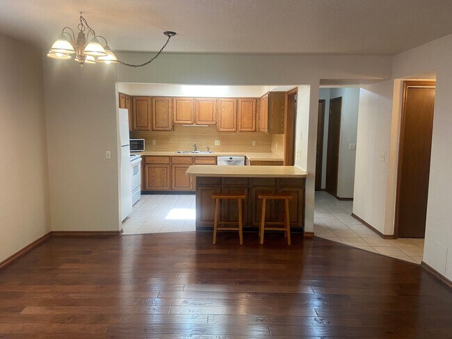 Building Photo - Beautiful 2 bed 2 bath home in a great location!!