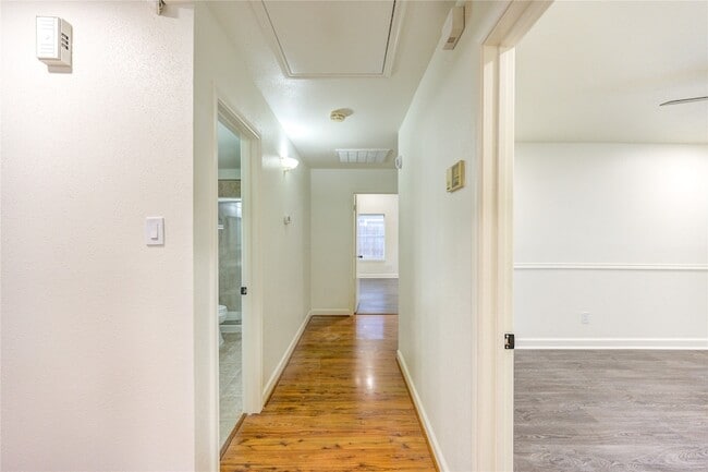 Building Photo - 16830 Scenic Gardens Dr