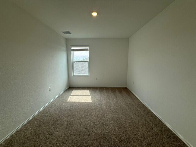 Building Photo - 519 Vantage Dr