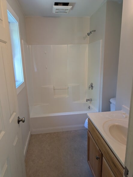 Building Photo - 37 Richies Ln