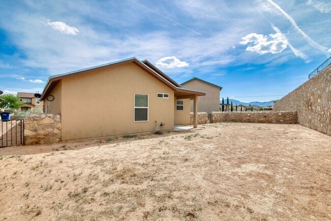 Building Photo - Near Ft. Bliss!