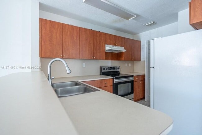 Building Photo - 784 SW 106th Ave