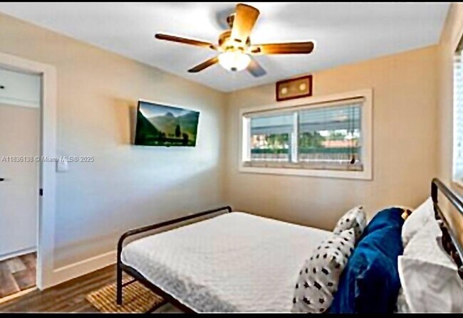 Building Photo - 2233 SE 13th St