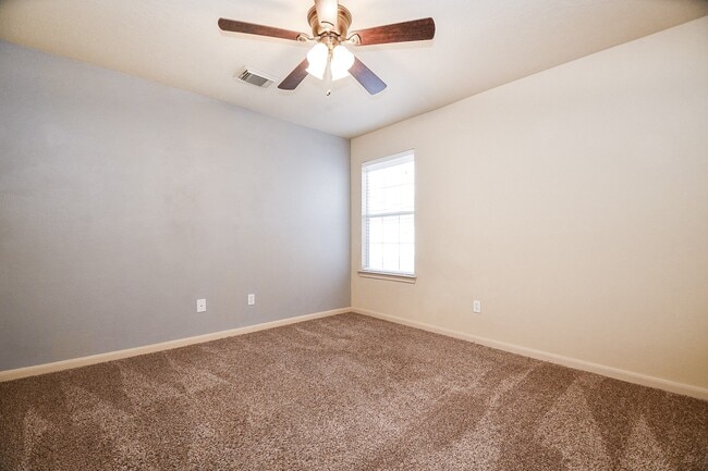 Building Photo - 5215 Brinkman Ct