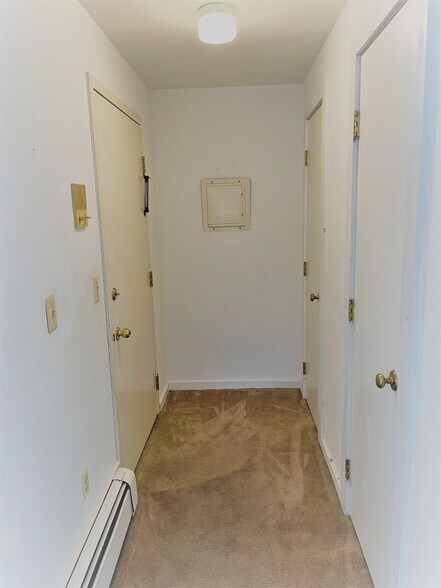 Building Photo - 154 Academy St