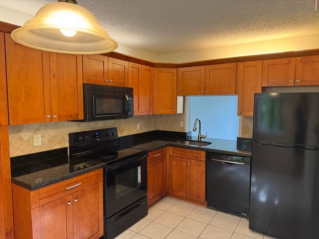 Building Photo - 3733 Carambola Cir N