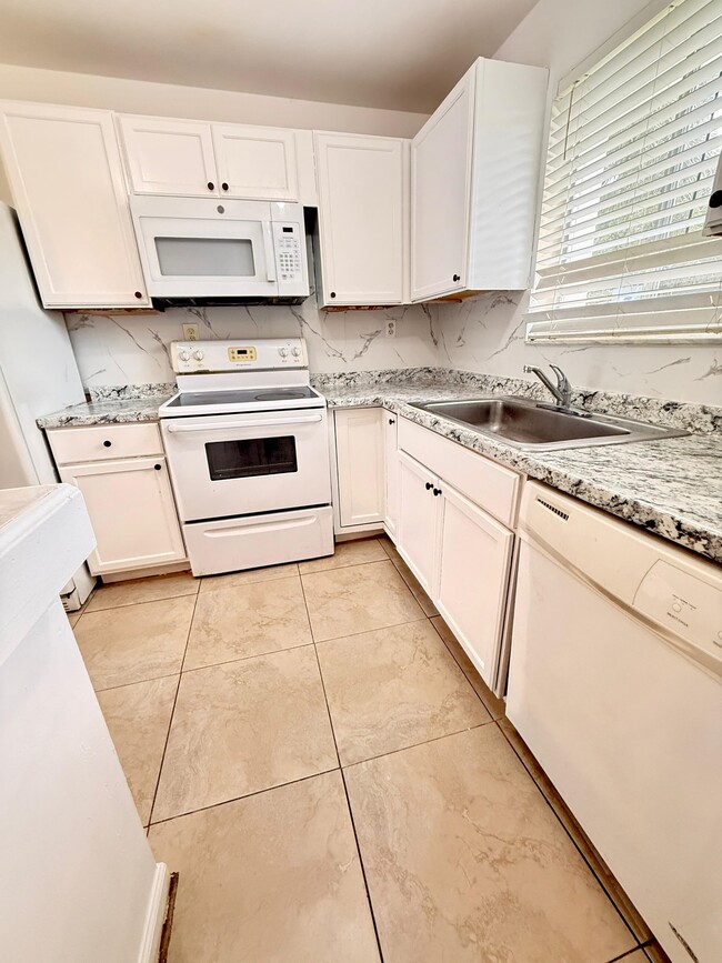 Building Photo - 3321 Farragut St