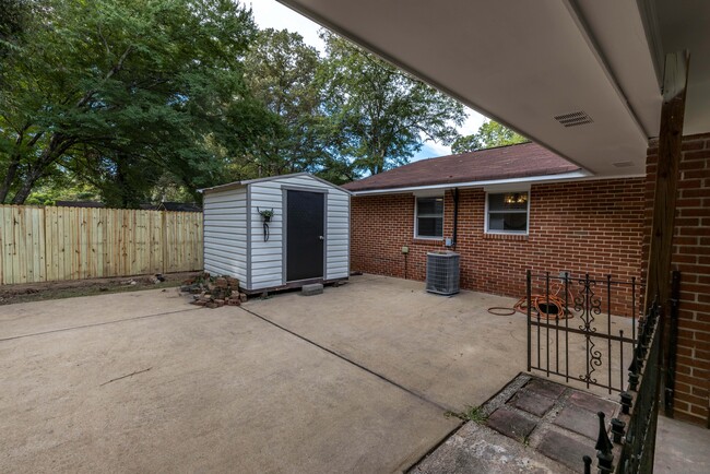 Building Photo - 6516 Bradford Dr