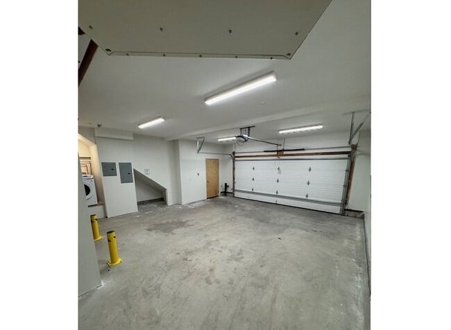 Building Photo - 529 Carroll Way