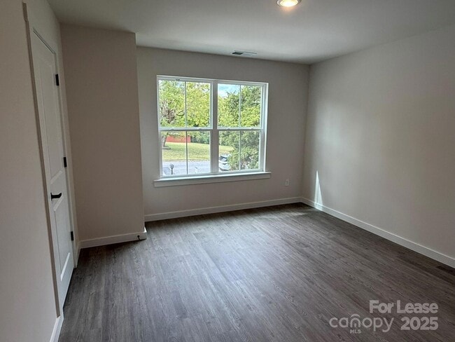 Building Photo - 144 33rd St NW
