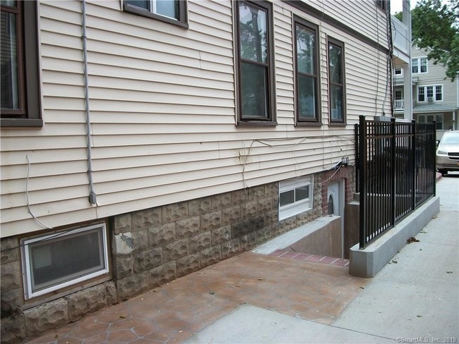 Building Photo - 67 Chatham St