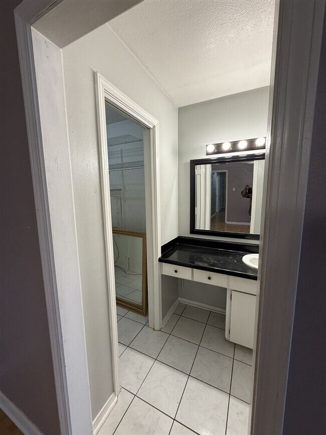 Building Photo - Beautiful 3 bedroom 2 bath home for lease ...