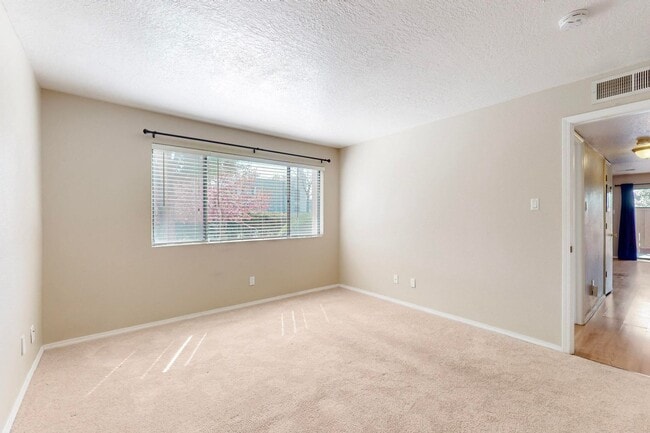 Building Photo - NE well located  Two Bedroom Condo.