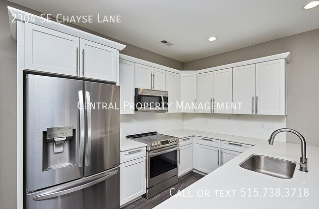 Building Photo - 2304 SE Chayse Ln