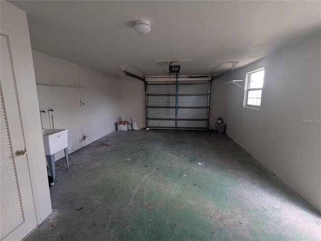 Building Photo - 3911 Redwood Dr