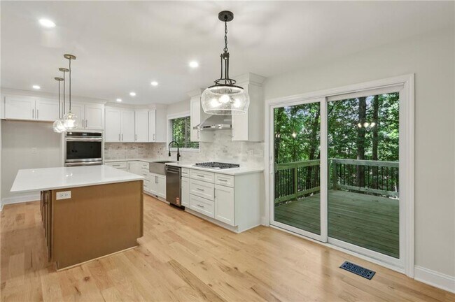 Building Photo - 545 Woodman Pl