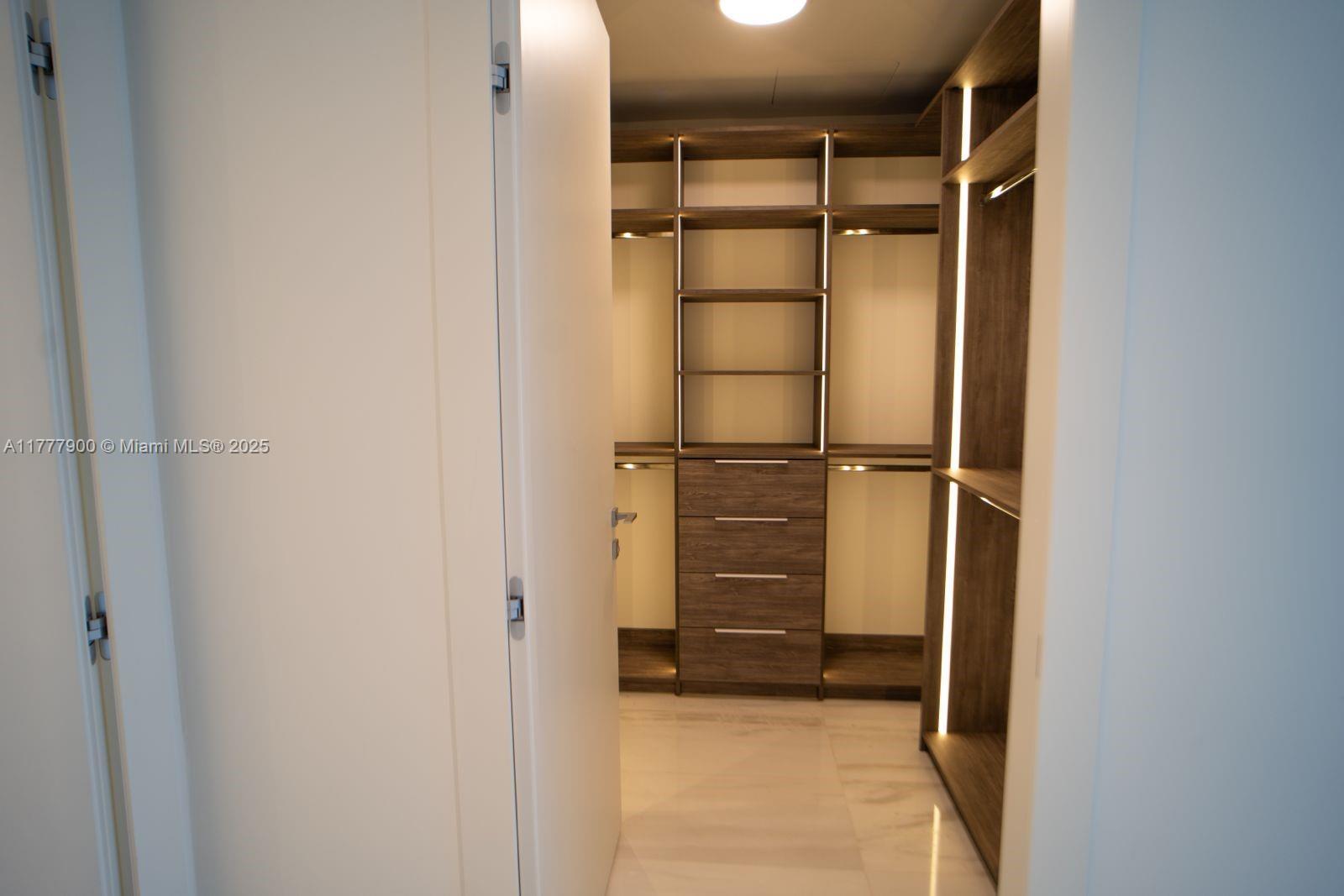 Building Photo - 300 Biscayne Boulevard Way