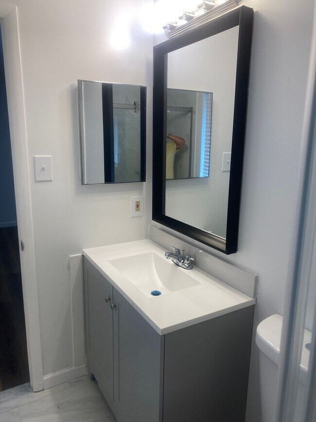 Building Photo - Charming 3BR Townhome in Plainsboro