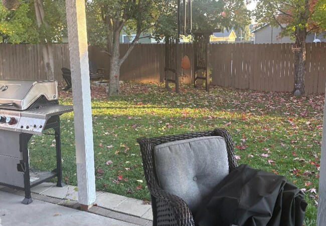 Building Photo - 173 E Moskee St